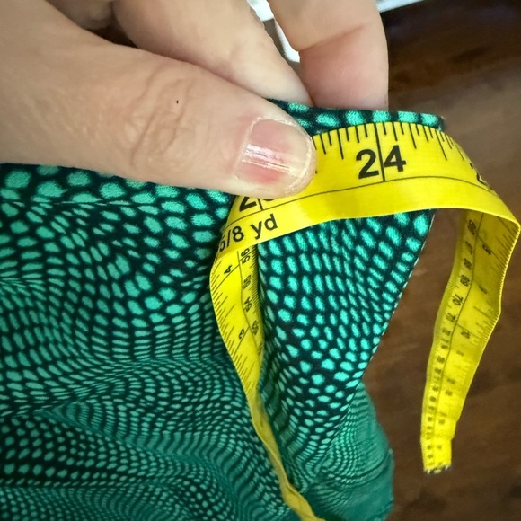 Apt. 9 Green and Black Top with hidden button down front, Size Large - Picture 5 of 7